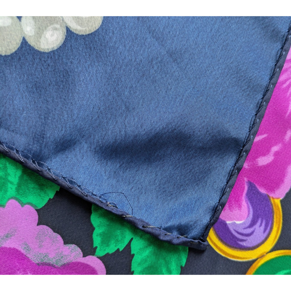 Vintage Chanel Navy Blue Gripoix Floral 100% Silk Scarf Lily Pearls Camellia - Picture 8 of 13